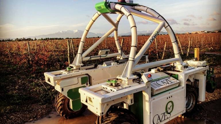 Un tracteur autonome en phase de test dans nos vignes